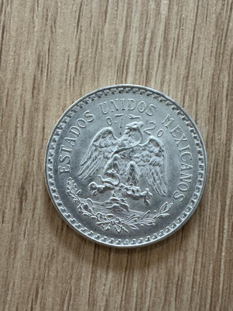 1943 UN PESO MEXICO .720 Silver