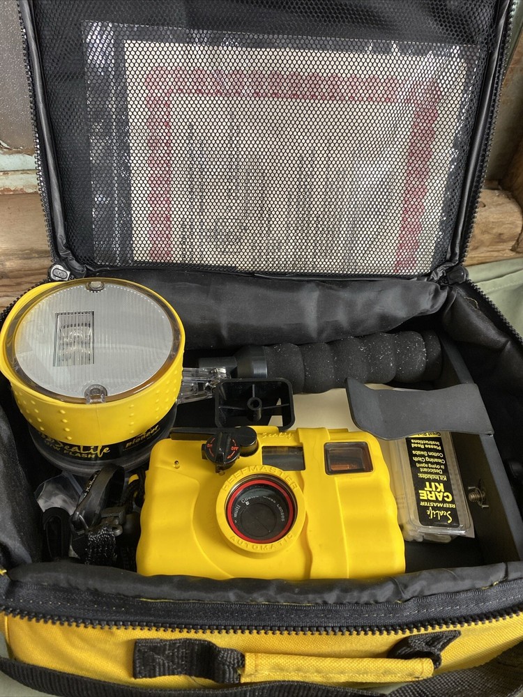 SeaLife Camera Kit With Camera, Enclosure, Flash And Case WORKS!!