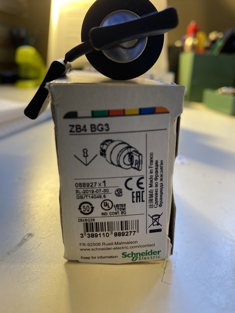 ZB4BG3  3 Position KEY SWITCH  SCHNEIDER