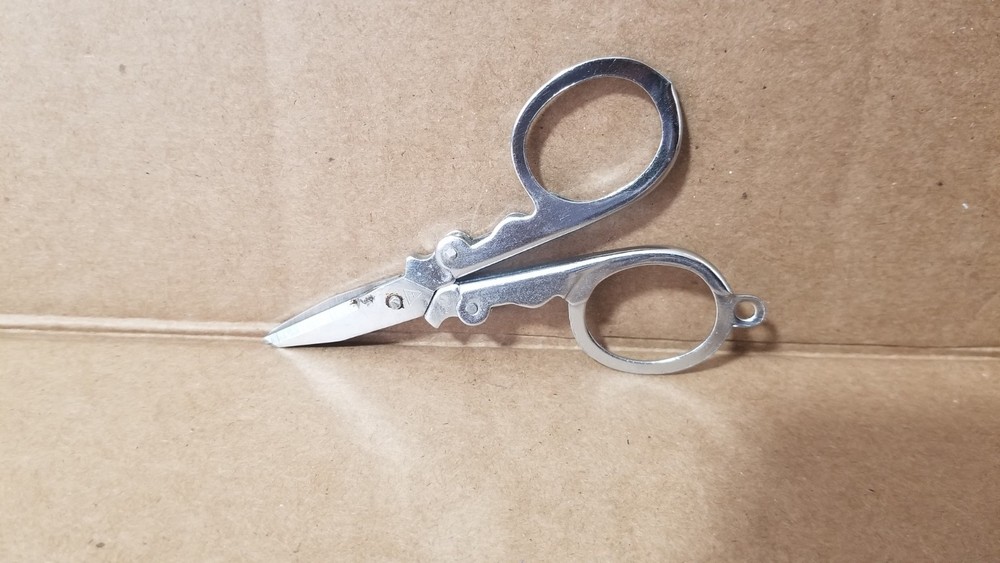 Vintage Collapsible Small Folding Scissors , VGC
