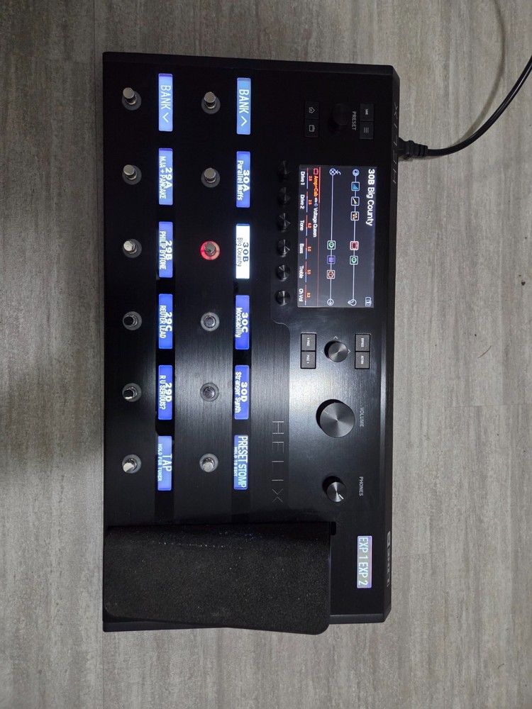 Line 6 Helix Floor Guitar Processor W/ Gator Rolling Hardcase