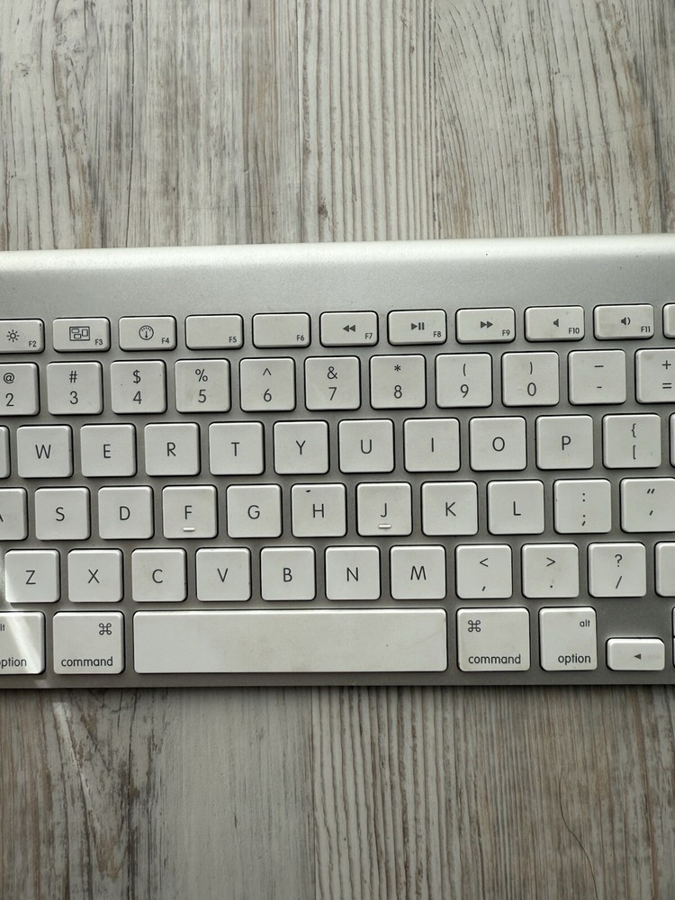 Apple Magic KeyboardWireless Bluetooth ModelA1314