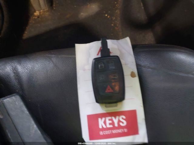 C30 2013 Glove Box 4960387