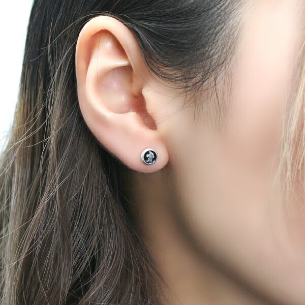 PUERTA DEL SOL Logo Round Stud Earring (Single) Silver 950, Titanium Post