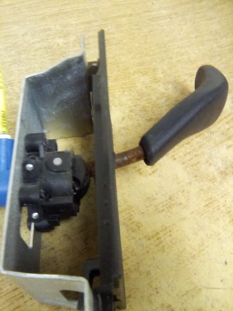 Bendix 7267413 Trailer Brake Control Valve "Handle Has Rust"