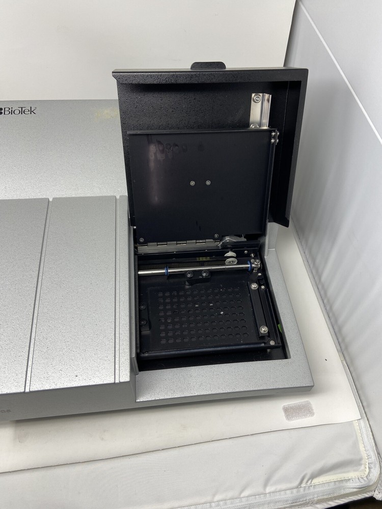 BioTek EL808 Microplate Reader - Passes Self Tests