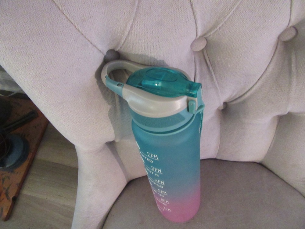 Super Clean Multi-Colored Hydration Bottle 1 Quart Nice Shape! Water Bottle