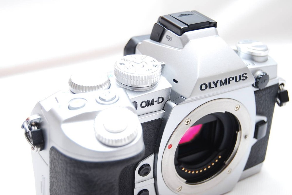 OLYMPUS Mirrorless Single-Lens Camera OM-D E-M1 Body Siler