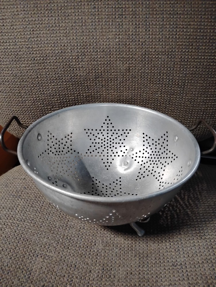 Vintage 1950s Aluminum Colander/Strainer