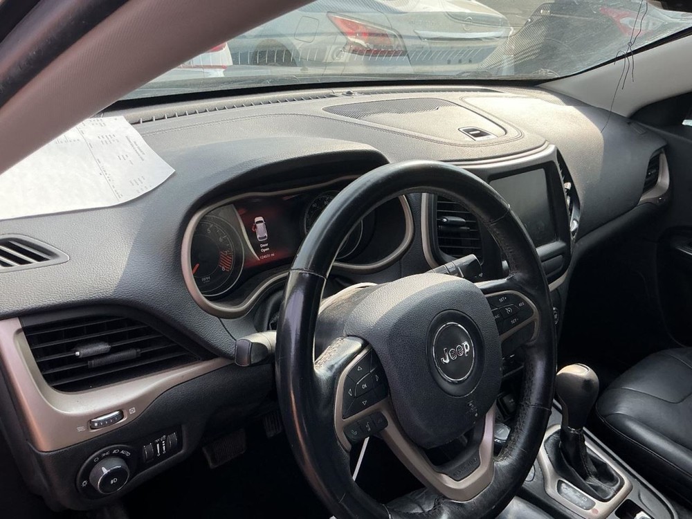 CHEROKEE 2015 Glove Box 4947577