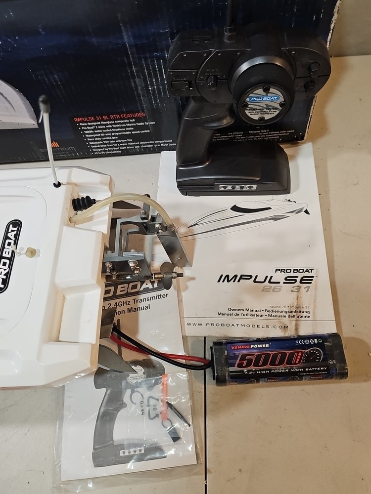 Pro Boat Impulse 31 6s Brushless RC Boat W Box, Battery, & Controller. TESTED!!