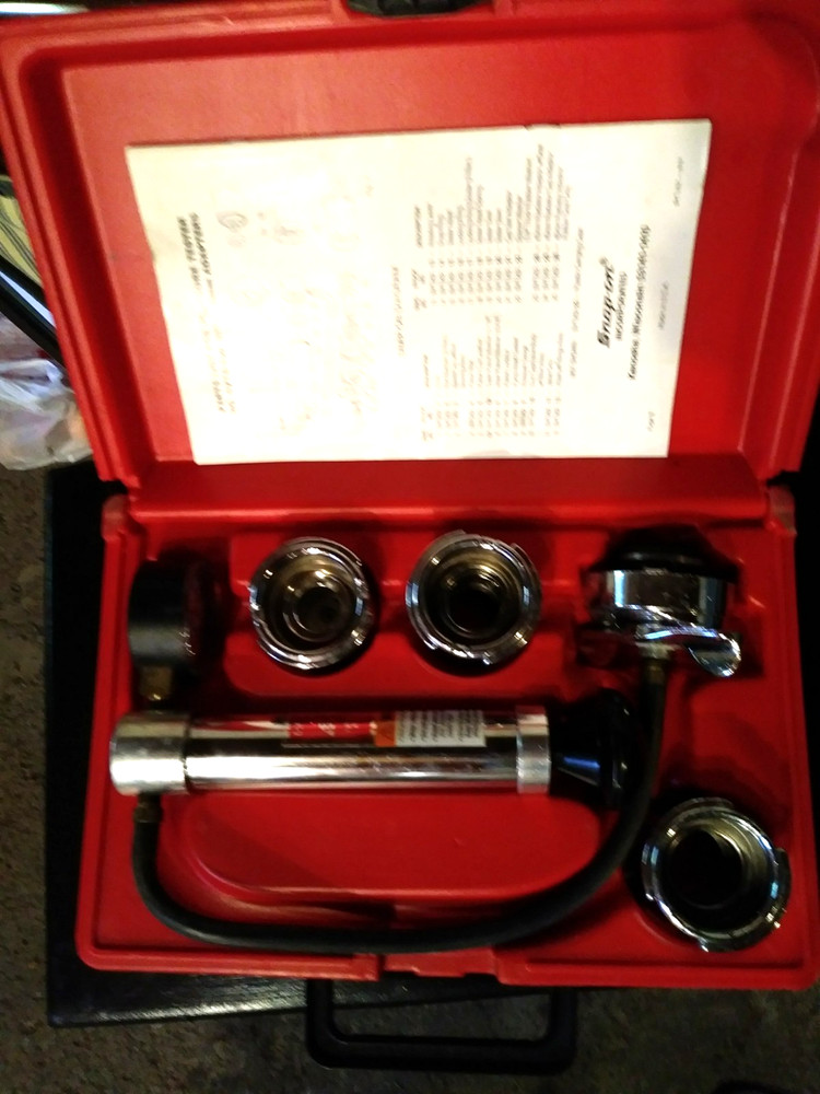 SNAP-ON COOLING SYSTEM PRESSURE TESTER WITH CASE & 45MM ADAPTERS NEW