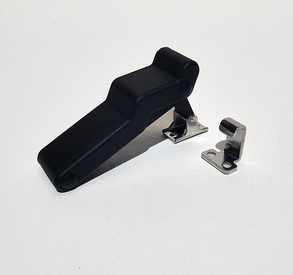 Southco Latch C7-12, SOFT DRAW LTCH W/RT ANGLE KEEP.   S C7-12