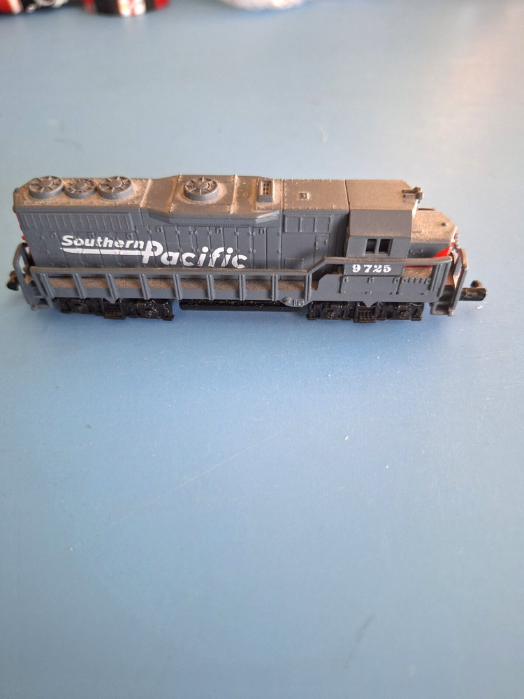 "High Speed" miniature dummy locomotive