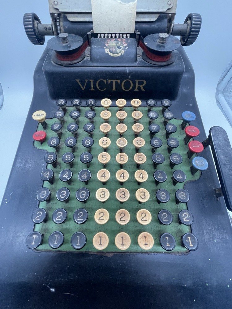 ANTIQUE VICTOR ADDING MACHINE MODEL W UNTESTED