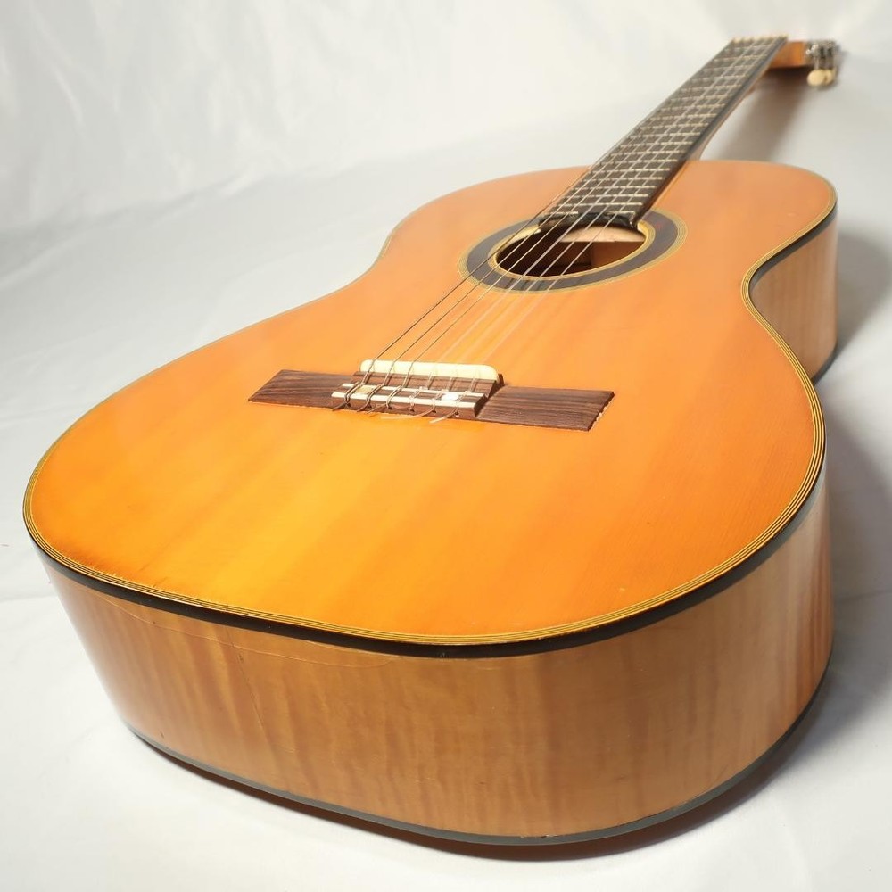 Kawai Gt-68 Classical Guitar Side Back Tiger Heather