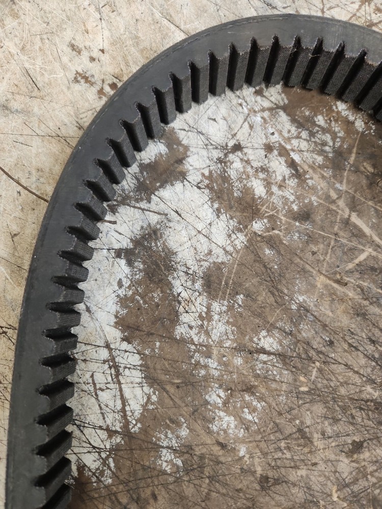Dayco 140-5157 belt used