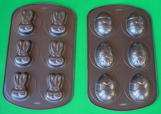 WILTON EASTER BUNNY Rabbit EGG Cake Pan Mold