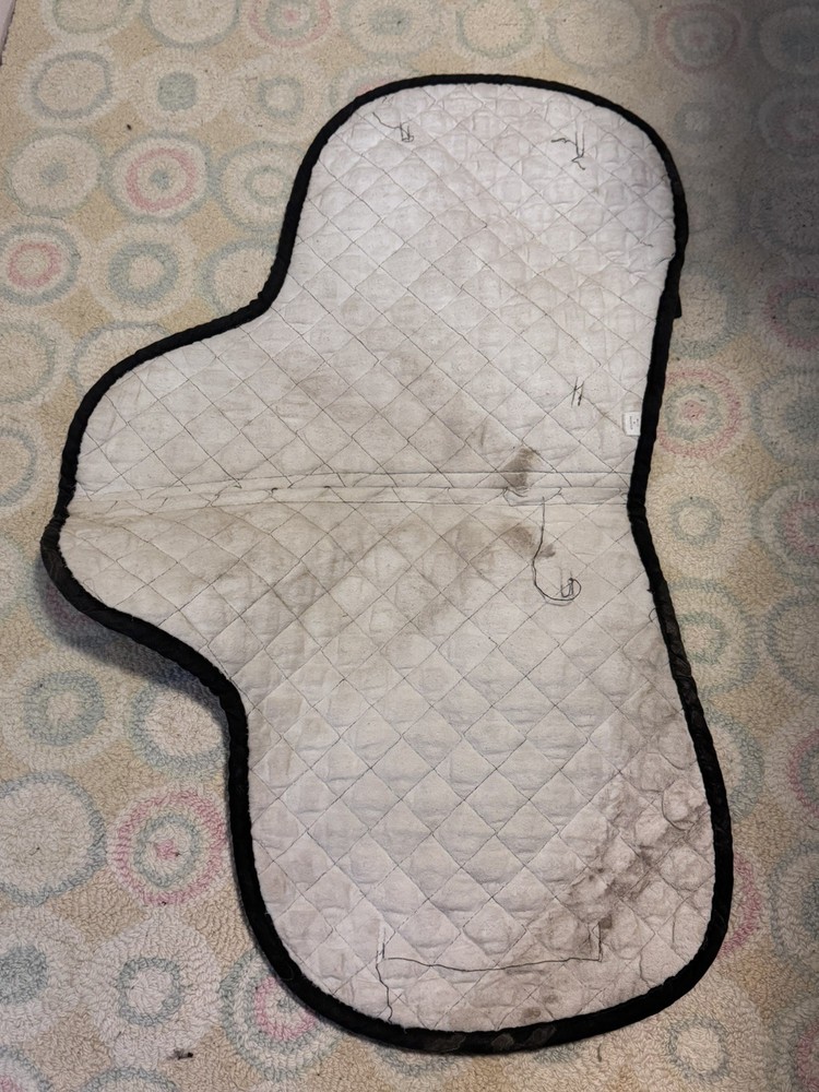 4 saddle pads in this bundle- multiple brands.