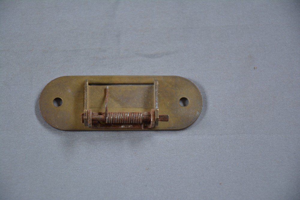 GOOD ANTIQUE SOLID BRASS ROLL TOP DESK TAMBOUR LOCK KEEPER (G52)