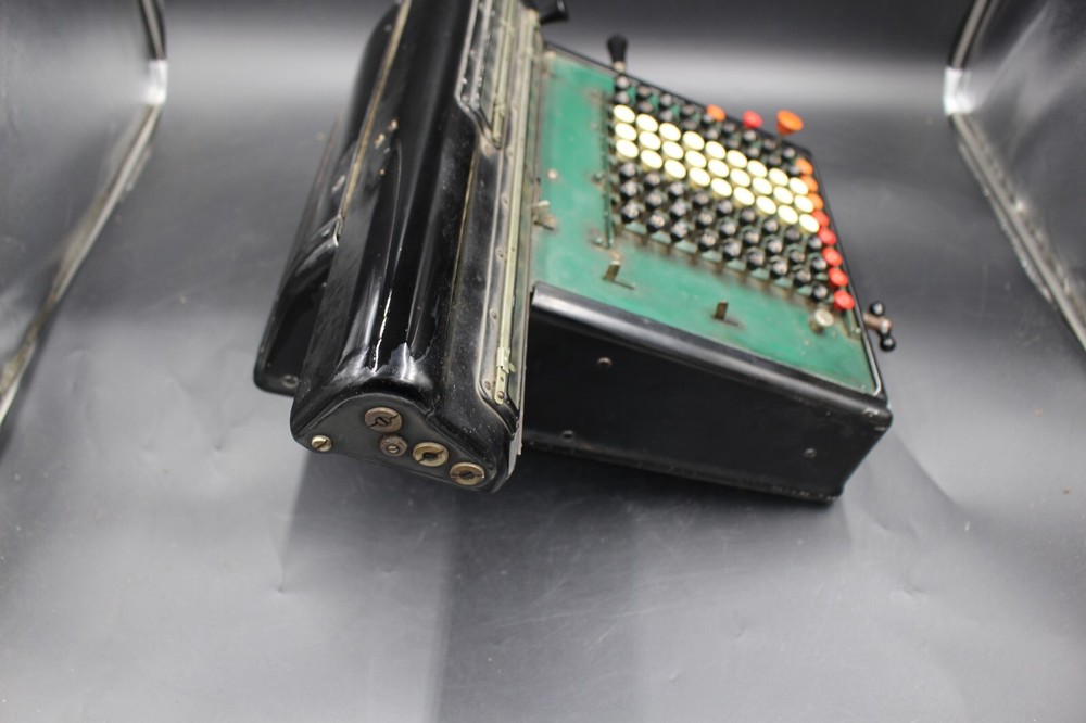 Antique Monroe Calculating Machine not working (read description )