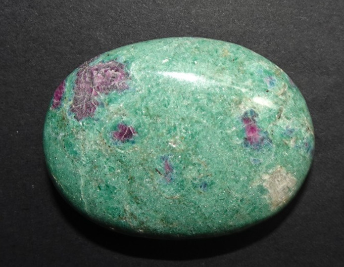 Ruby Fuchsite Palmstone - India sc1007