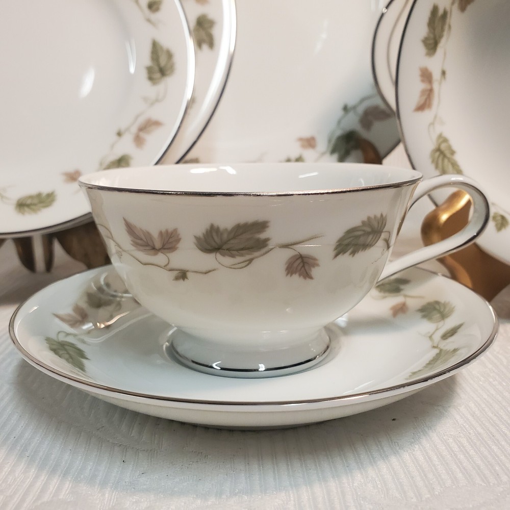 Noritake Vineyard - 7 Piece Dinner Set- Japan - Excellent Used Condition