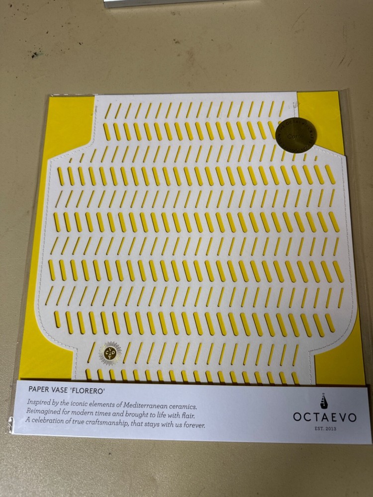 Octaevo Paper Vase, Coral