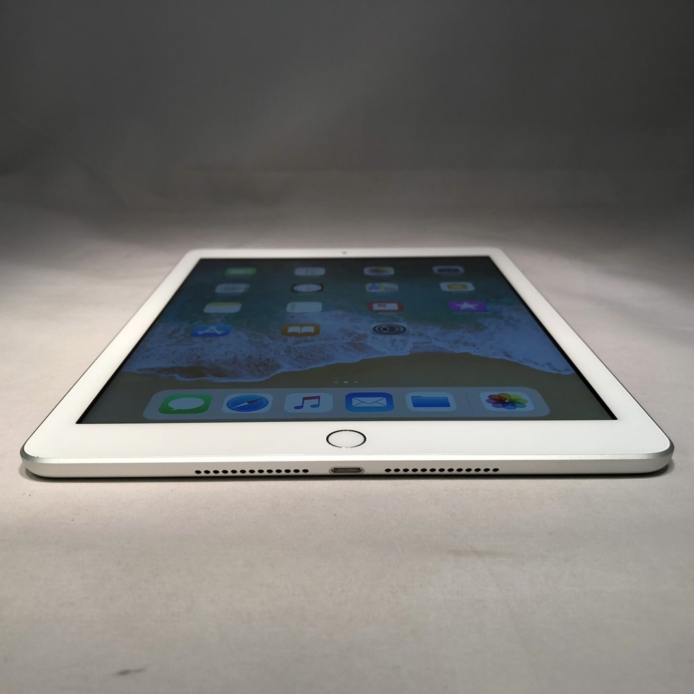 Apple iPad 6th Generation 32GB Silver WiFi Good Condition