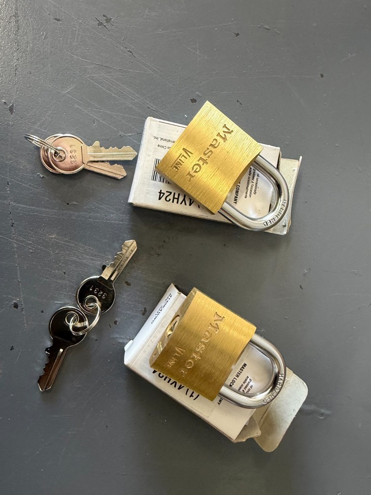 2x Master Lock (4YH24) Gold Rectangle Keyed Alike Shackle Padlock & 2 Keys