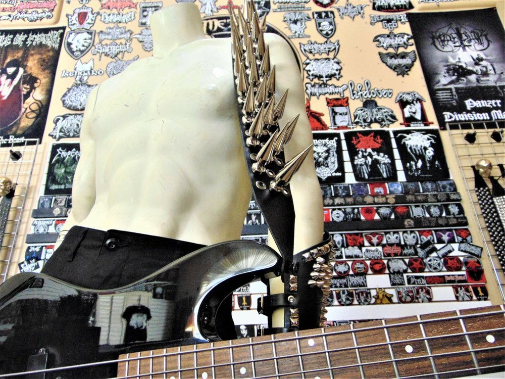 LEATHER SPIKED GUITAR STRAP. (MDLS0056)..... SUFFOCATION