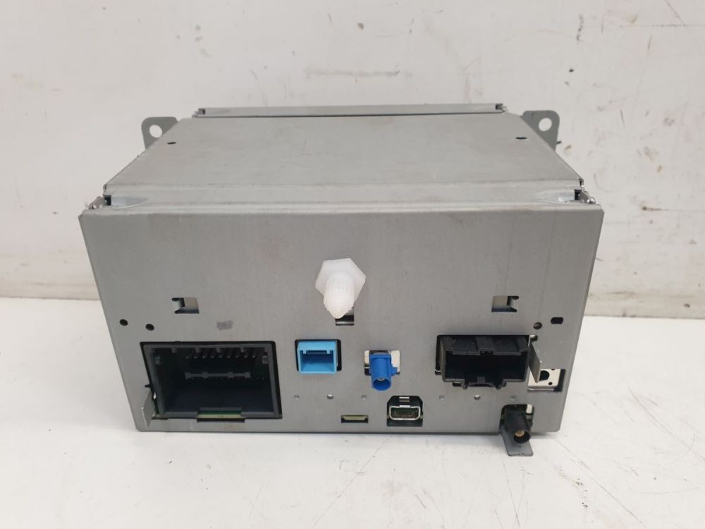 Radio/Navigation System Combination This radio requires a CODE, CODE