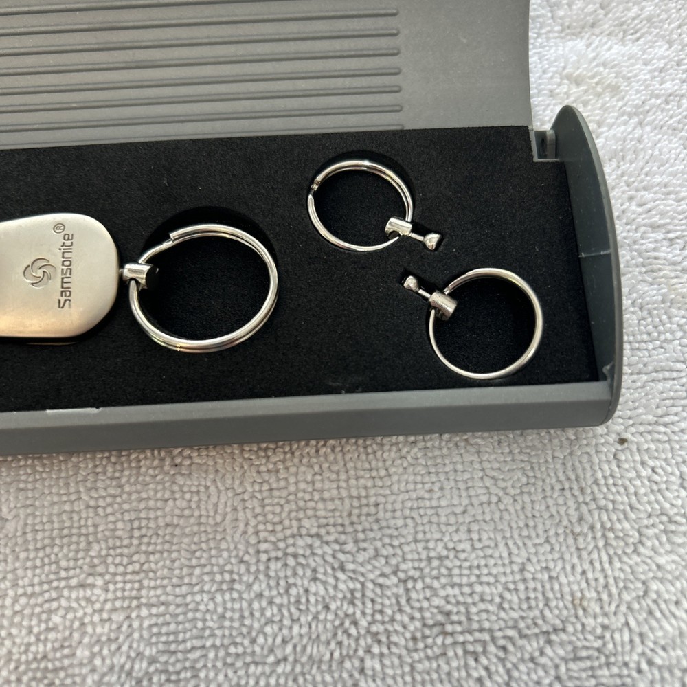 Samsonite Keychain Flashlight With Case Holds Up 5 Keys