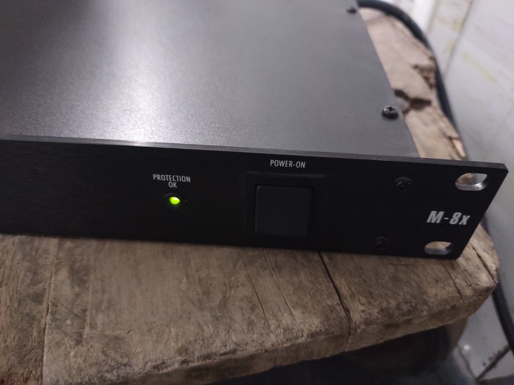 Furman M-8X Power Conditioner
