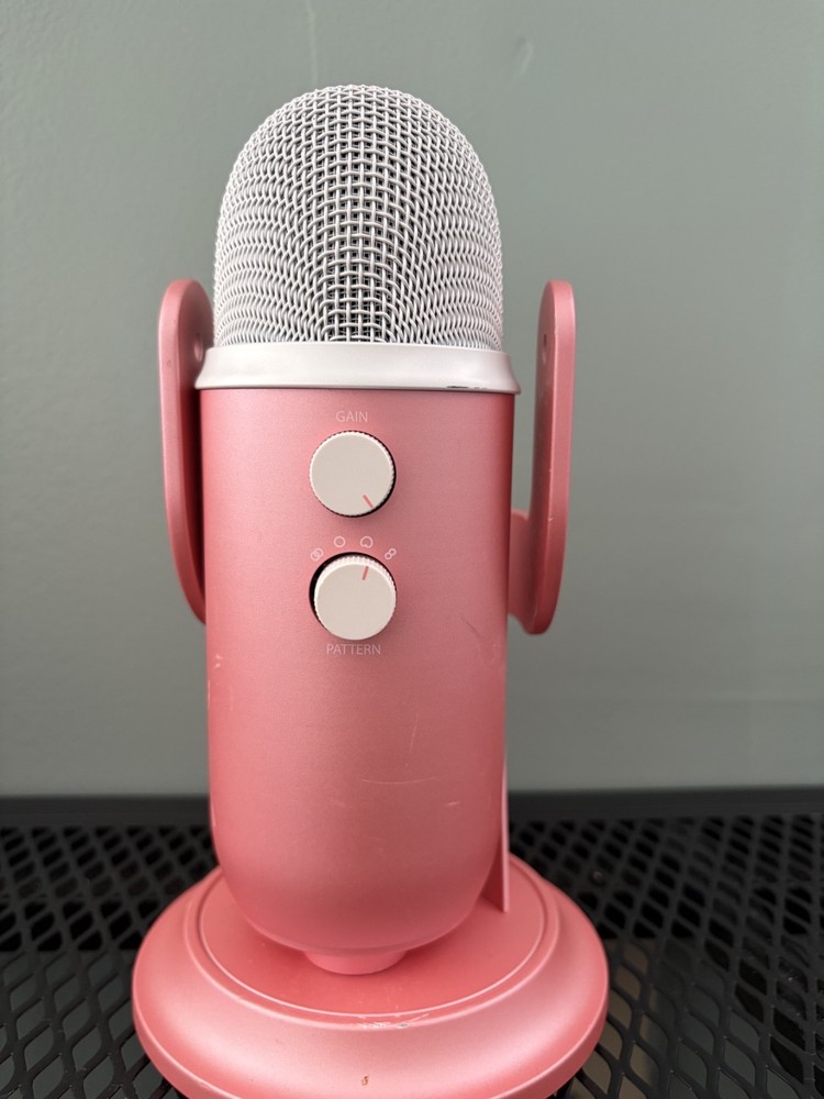 Logitech Creators Blue Yeti USB Microphone - Dawn Pink