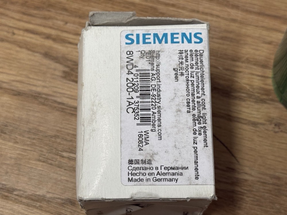 New with Box Siemens 8WD4 200-1AC Green Stack Light