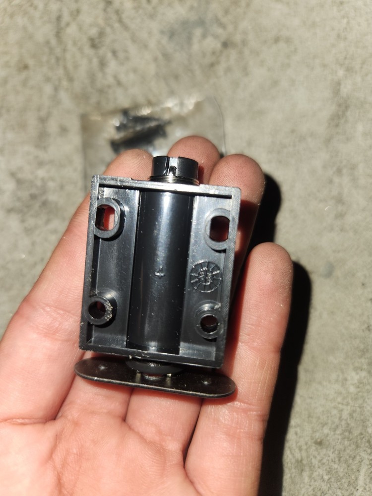 Magnet Latch