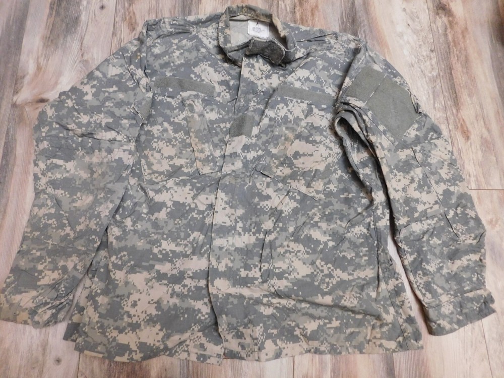 US ARMY ACU TOP COAT SIZE LARGE - REGULAR