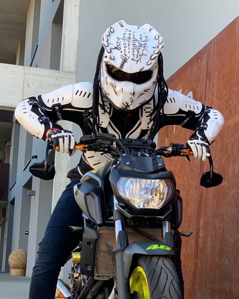 TOP PREDATOR MOTORCYCLE HELMET FIRE STYLE (DOT & ECE CERTIFIED). White, Medium