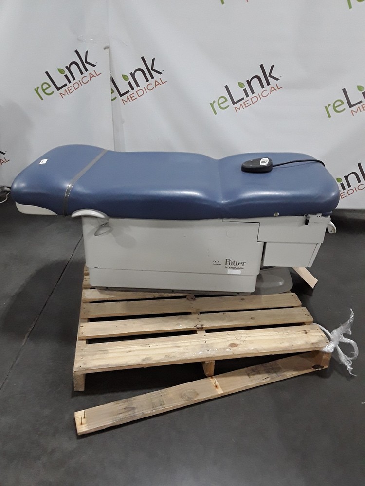 Midmark 222 Procedure Chair
