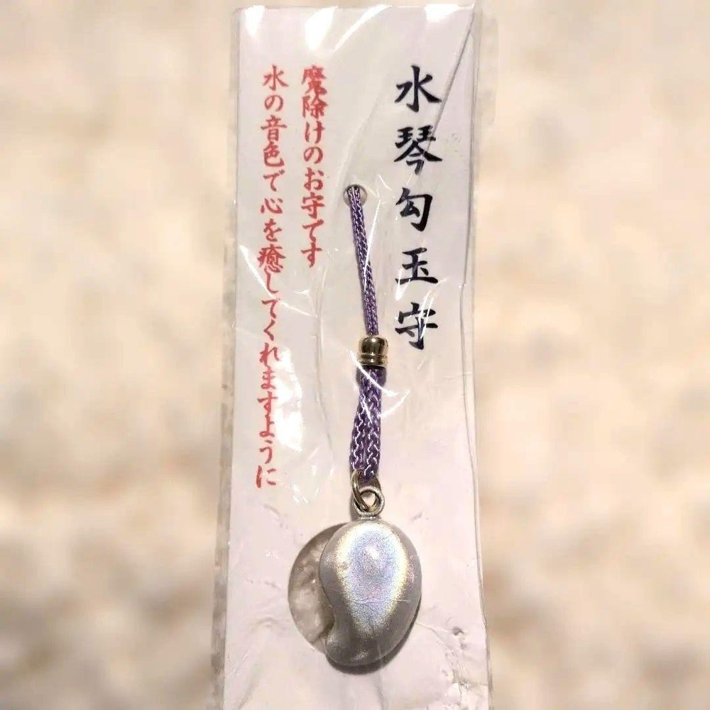 Rainbow-colored Suikoto Magatama Amulet, Shell-like Material,