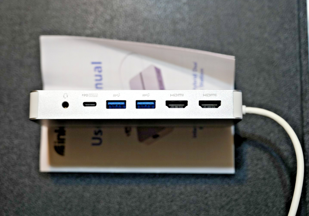 COMPUTER DOCKING STATION - CONNECTS 8 ITEMS TO A COMPUTER- USB 3.2, Thunderbolt