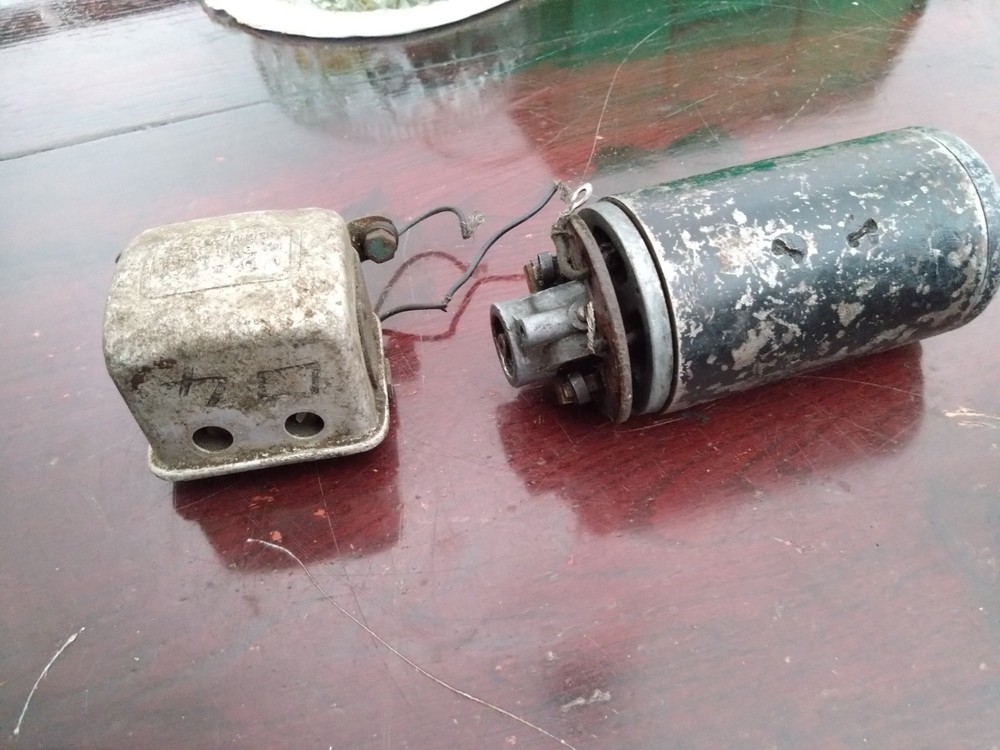BSA A7 A10 LUCAS DYNAMO - (needs screws and brushes)