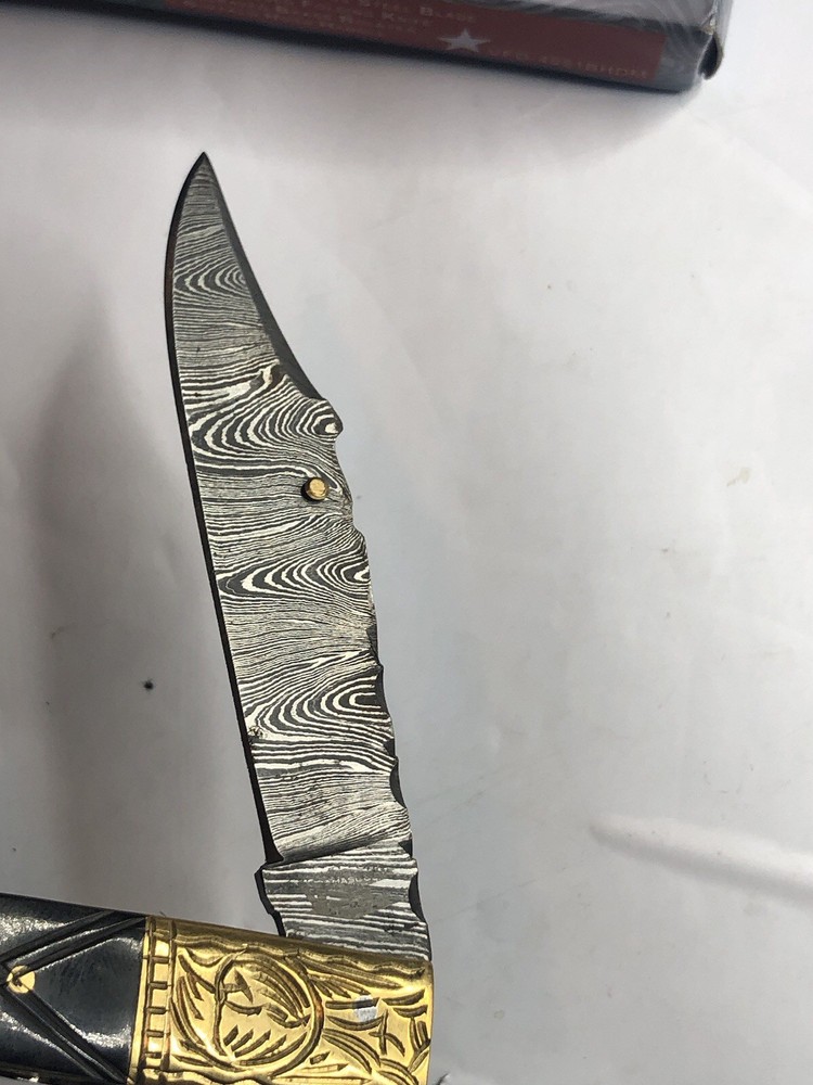 Valley Forge 4.5” CLSD Damascus Horn Handle