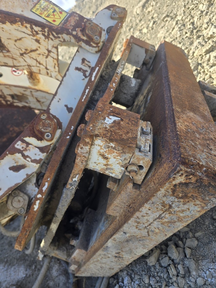 Coal Mine, Can Setting Clamps. Longwall