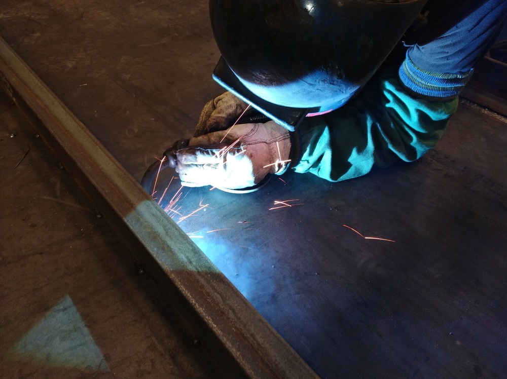 Long weld guider