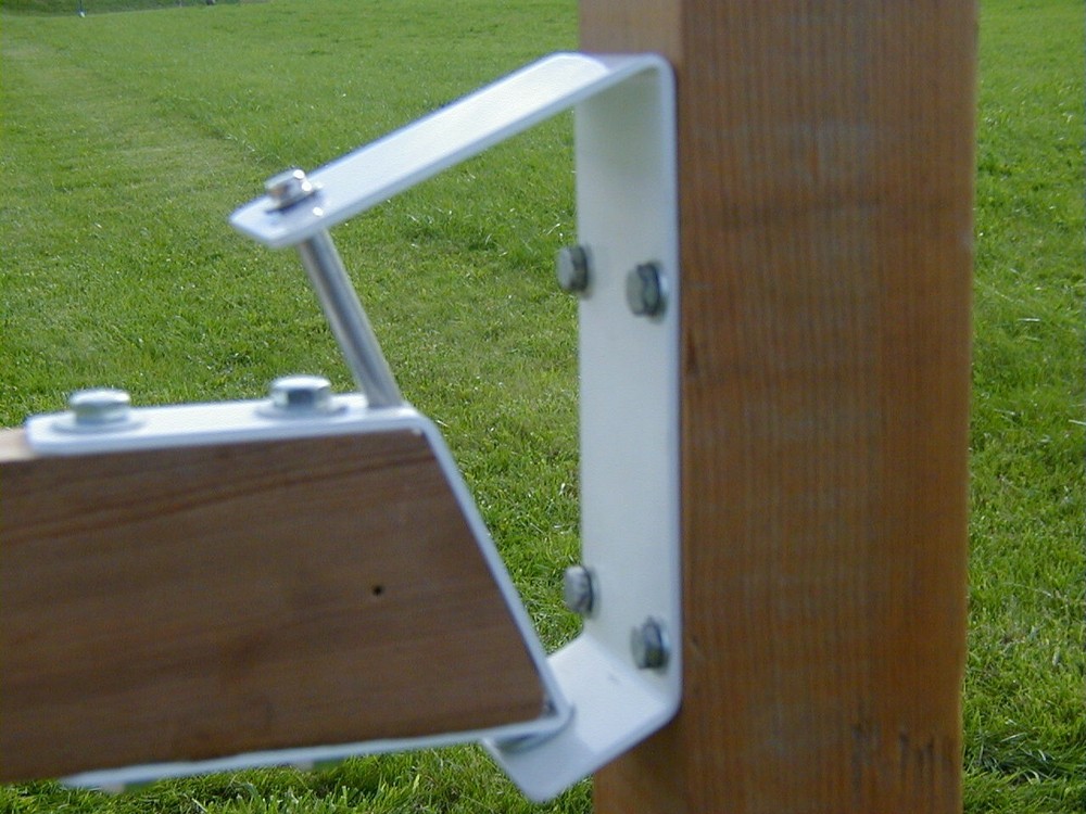 Swing Pivoting, moveable, gravity self centering mailbox hinge, pivots both ways