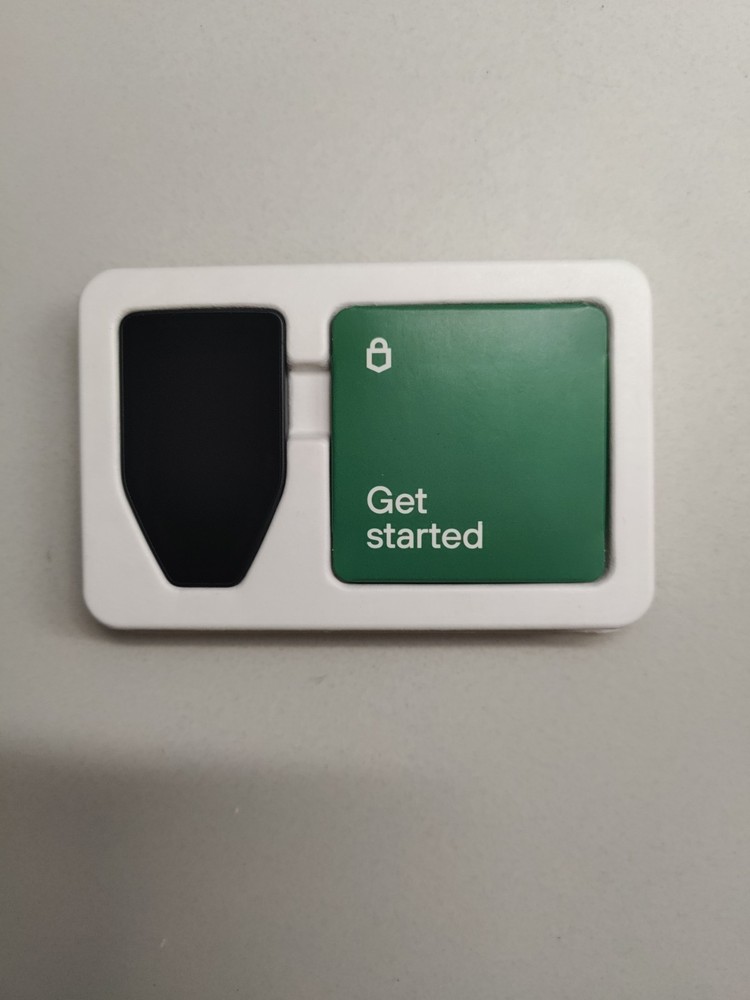 Trezor - Safe 5 - Passphrase & Secure Element Crypto Hardware Wallet