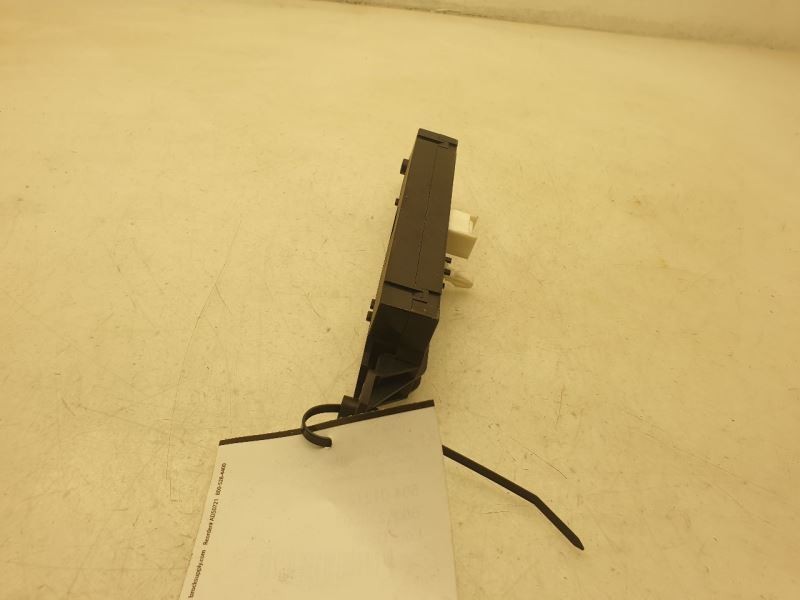 04-06 TOYOTA CAMRY LE INTERIOR CLOCK DISPLAY SCREEN