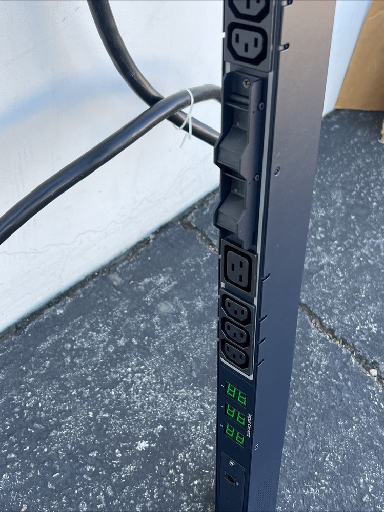 Server Technology CL-24VY-L30MA Data Center Rack Power Distribution Unit PDU